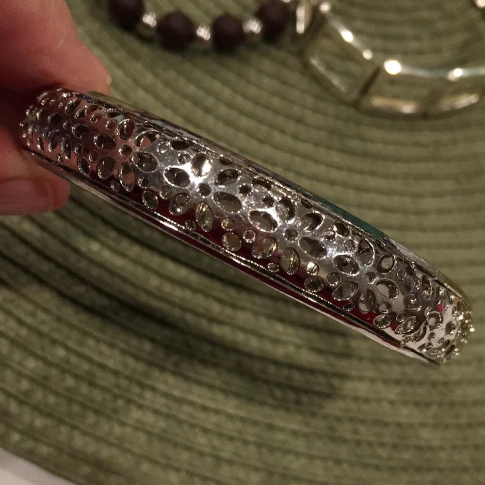 Floral Cutout Bangle Bracelet